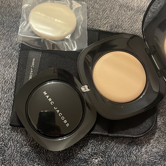 Marc Jacobs Ivory 120 Perfection Powder - Picture 2 of 6